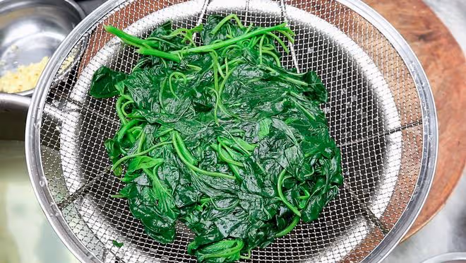 建議中老年人:伏天少吃米麵和肥肉,餐桌多「4樣」,越吃越健康