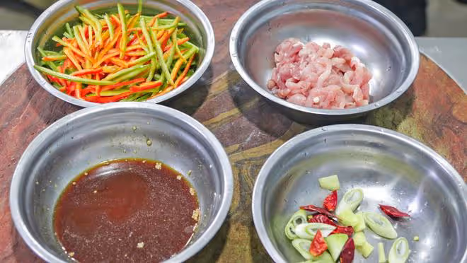 建議中老年人:伏天少吃米麵和肥肉,餐桌多「4樣」,越吃越健康