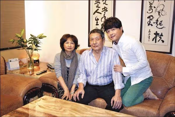 謝謝爸媽擺攤養大,47歲歌王砸千萬買孝親房堅持買在1樓,30年老屋翻新裝潢全以父母為主