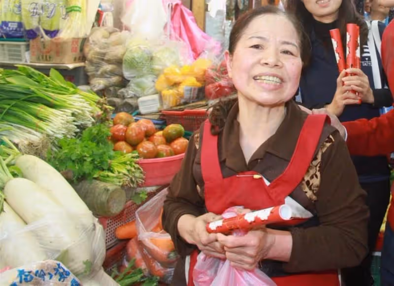 沒錢救母和弟!為助他人陳樹菊賣菜57年所得全部捐出,成立基金會。坦言:為善最樂