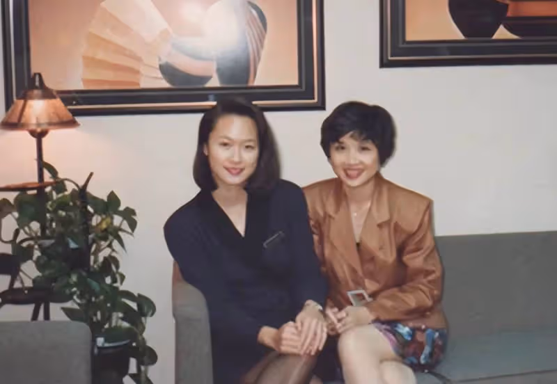 「長孫皇后」童愛玲罕露面,49歲皮膚緊致似少女,戴金表盡顯闊氣