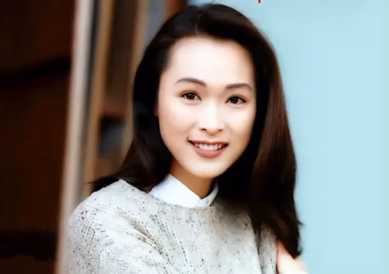 「長孫皇后」童愛玲罕露面,49歲皮膚緊致似少女,戴金表盡顯闊氣