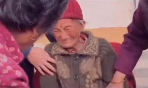 丈夫臨別前囑咐妻子「等著我」55年後重逢,她一生未嫁,他卻早已子孫滿堂,她哭倒在地:你為何不來找我