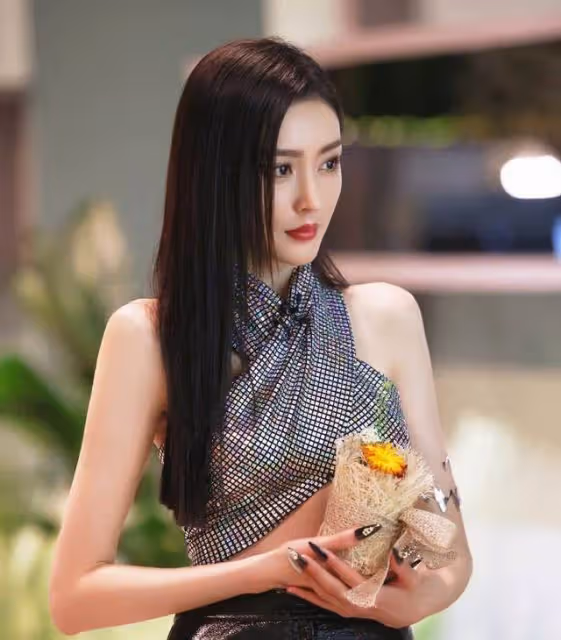 憑實力「瘦」上熱搜,網贊:42歲的阿嬌終於告別「肉裝妲己」的尷尬了!