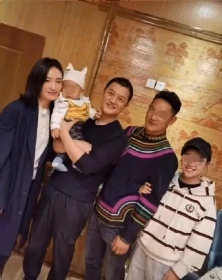 再婚小19歲嬌妻！50歲男星「忍4個月公開喜訊」曝光孩子性別　網驚喜「其實早有預兆」：一定會是好爸爸