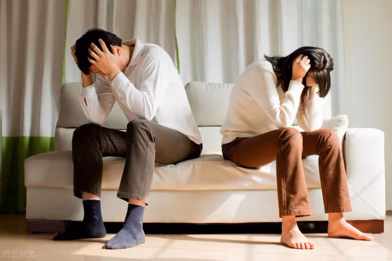 離婚三個月,女人深夜給前夫私訊:睡了嗎?前夫回復三條訊息,治癒一家三口