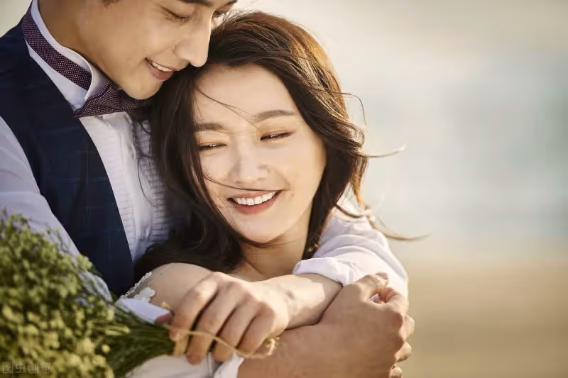 離婚三個月,女人深夜給前夫私訊:睡了嗎?前夫回復三條訊息,治癒一家三口
