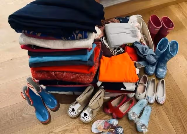 孫儷罕曬一家四口合照,女兒上演空中一字馬,一家大長腿惹人羨