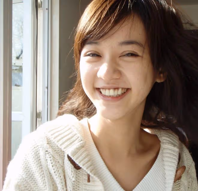 陳意涵曬全家福為老公慶生!素顏甜笑似少女,男方抱兒子禿頭明顯