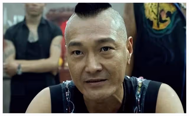 開心!前知名亞姐獲4個兒子共慶生,曾因半裸上陣拍戲而略有名氣