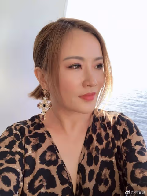 北上發展順利!香港知名女星成功吸粉近90萬,當帶貨主播人氣急升