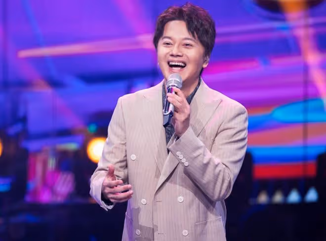 台灣歌手獲內地居住證!持證件難掩興奮,52歲靠商演年賺3百萬