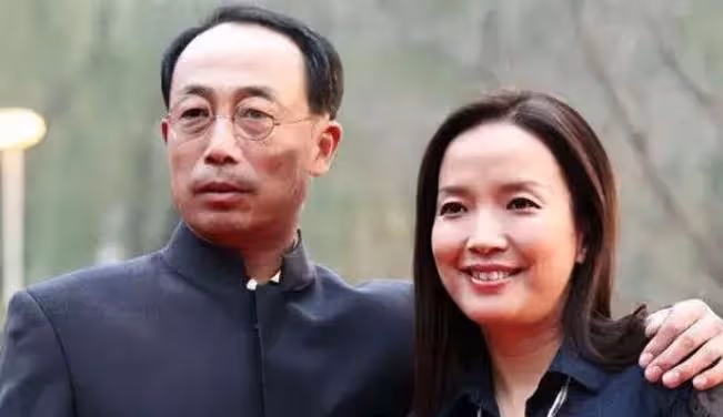 呂麗萍:曾與張豐毅因一巴掌離婚,如今因悼念安倍引爭議