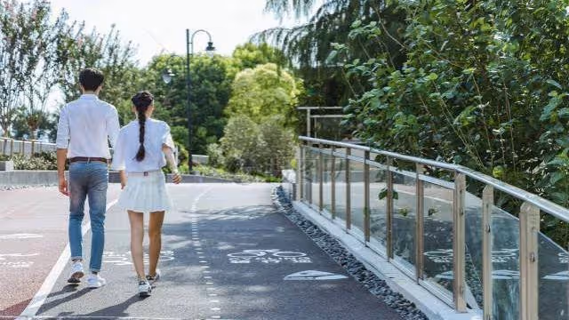 「兒媳,我女兒供我兒念書,他要報恩」「媽,給一套房還嫌少?」