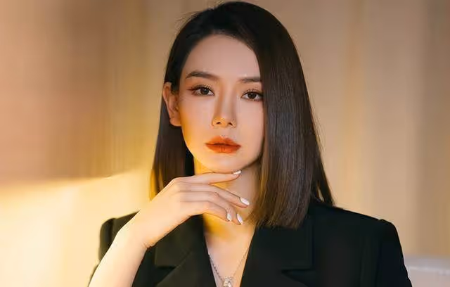 戚薇官宣二胎後開直播!妝容精緻狀態姣好,大方透露寶寶跟自己姓,承認放棄《浪姐》