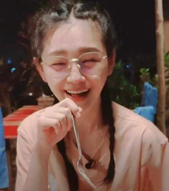 大S年輕時有多美?18年前未P圖曝光,又清純又性感,劉德華稱贊她:美似張曼玉