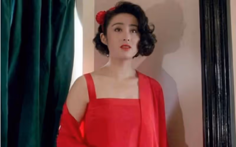 54歲張敏近照曝光,身材消瘦認不出,雙頰凹陷胳膊細如桿,曾被傳包養小10歲男友,網友:越老越有韻味