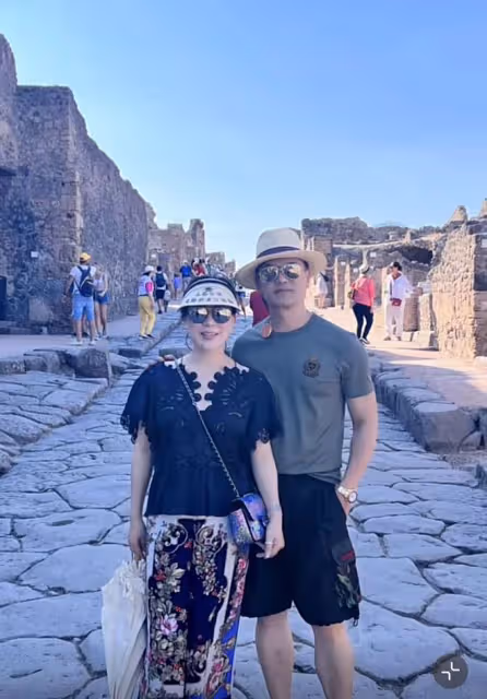 呂良偉一家環遊各國,戴大金表身材健壯,富豪老婆穿弔帶大秀美腿