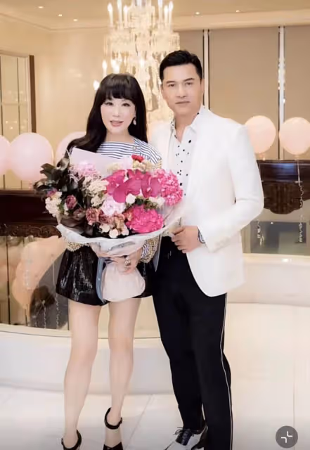 呂良偉一家環遊各國,戴大金表身材健壯,富豪老婆穿弔帶大秀美腿