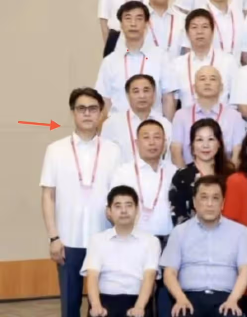 靳東當選民盟北京市副主委!合照低調站邊角,老幹部人設日漸穩固