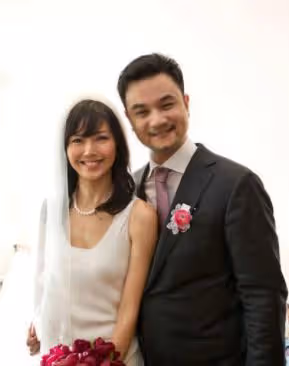 43歲孫燕姿現身路邊美食攤，小腹凸出被疑懷三胎，久居國外很愜意