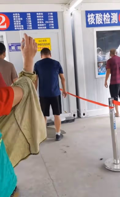 戲骨李嘉明做核酸遭拒!醫護人員拒絕採樣,與對方對吼遭保安驅趕