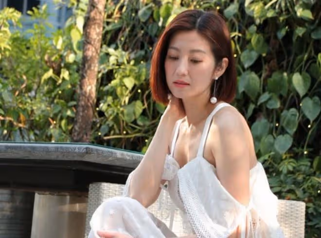 TVB女神陳自瑤曬性感照!穿泳衣身材凹凸有致,皮膚白皙長腿搶鏡