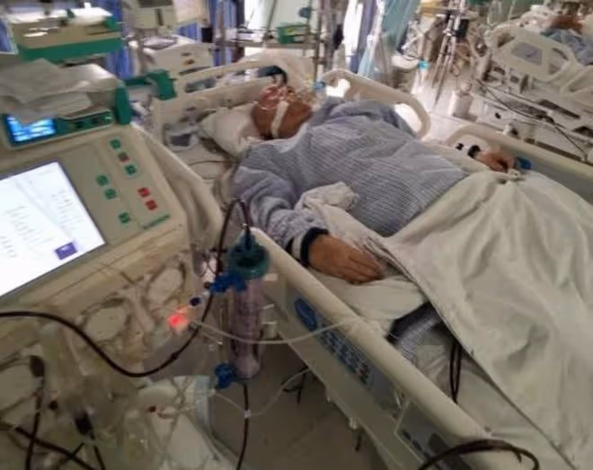 71歲老戲骨沈威設靈！女兒首度現身，長居國外曾數十年未見老爸
