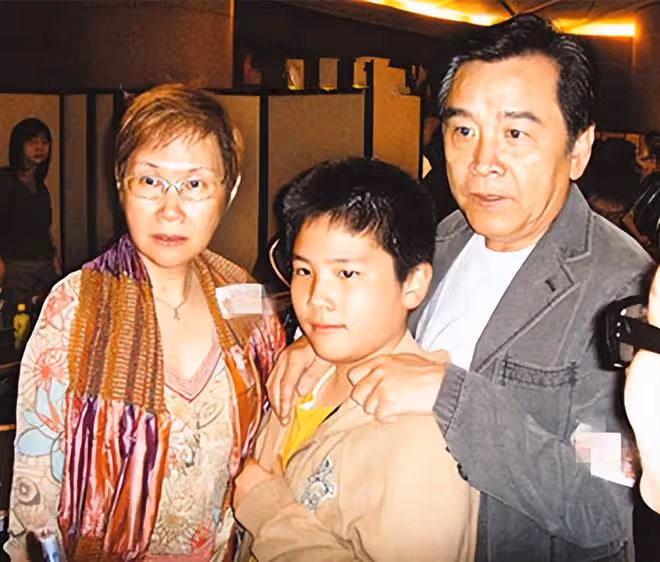 姜大衛夫婦為兒子慶生!27歲愛子像老爸,簽李澤楷公司做直播帶貨
