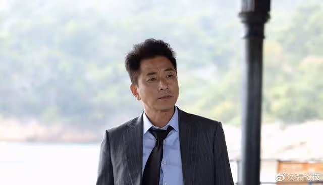 TVB離巢綠葉自曝患病要長期吃藥!55歲依舊帥氣,被封港版宋仲基