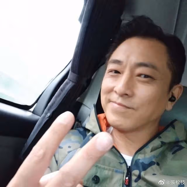 TVB離巢綠葉自曝患病要長期吃藥!55歲依舊帥氣,被封港版宋仲基