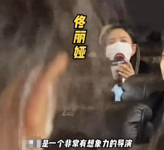 佟麗婭帶兒子支持陳思誠新片 現場氣氛和諧