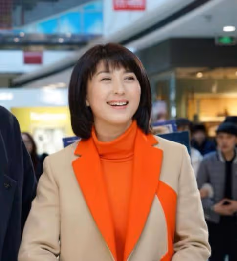 「二人轉女王」閆學晶 為富商丈夫高齡生子 ...