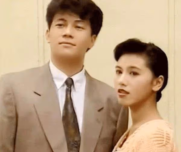 張兆輝一兒一女長大了!17歲女兒顏值高身材好,愈大愈靚神似鐘嘉欣
