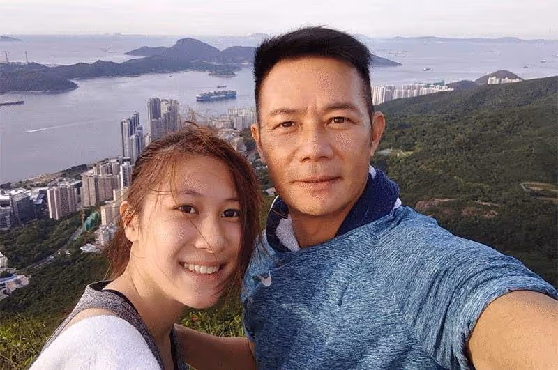 張兆輝一兒一女長大了!17歲女兒顏值高身材好,愈大愈靚神似鐘嘉欣