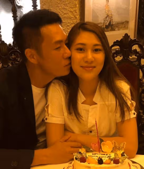 張兆輝一兒一女長大了!17歲女兒顏值高身材好,愈大愈靚神似鐘嘉欣