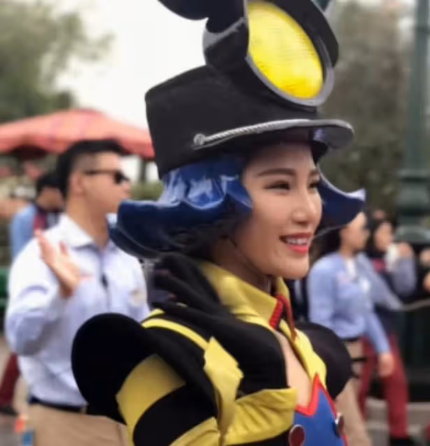 95後舞蹈演員轉行當交警!顏值高英姿颯爽,頂著高溫烈日堅守一線