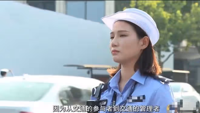 95後舞蹈演員轉行當交警!顏值高英姿颯爽,頂著高溫烈日堅守一線