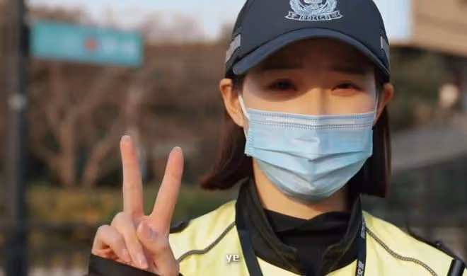 95後舞蹈演員轉行當交警!顏值高英姿颯爽,頂著高溫烈日堅守一線