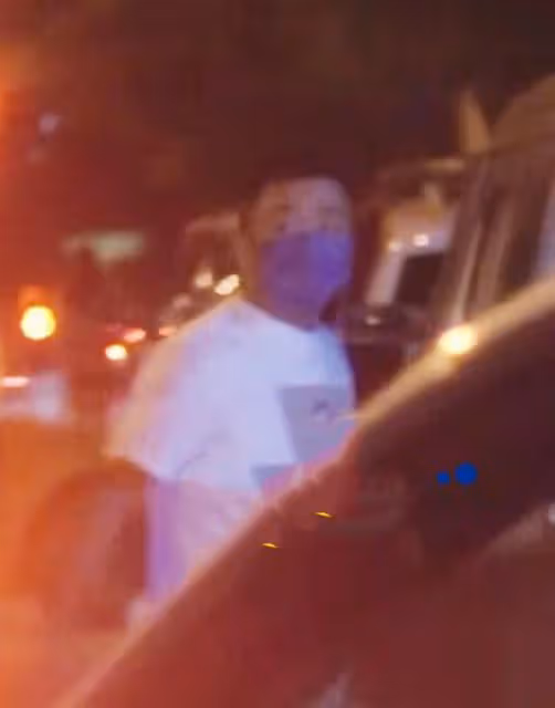 40歲王寶強深夜酒吧玩樂,身材發福打扮樸素,與女友馮清各玩各的