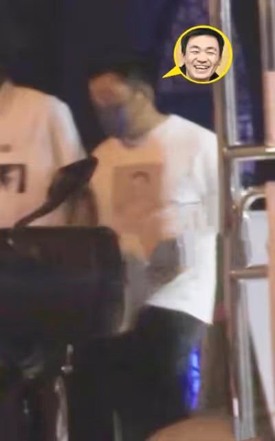 40歲王寶強深夜酒吧玩樂,身材發福打扮樸素,與女友馮清各玩各的