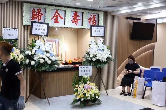香港知名戲骨設靈!失聯數十年女兒現身靈堂,圈中好友前來送別