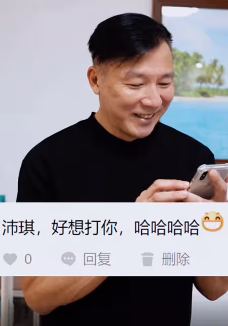 51歲男星劉永健久違現身,被吐槽老到認不出,臉色突變裝作要發怒