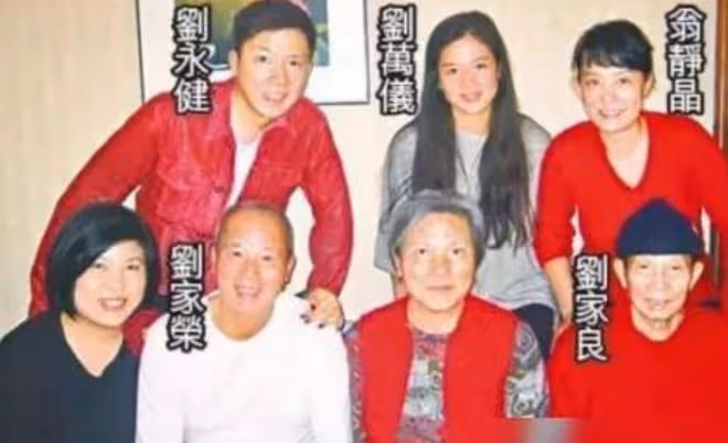 51歲男星劉永健久違現身,被吐槽老到認不出,臉色突變裝作要發怒