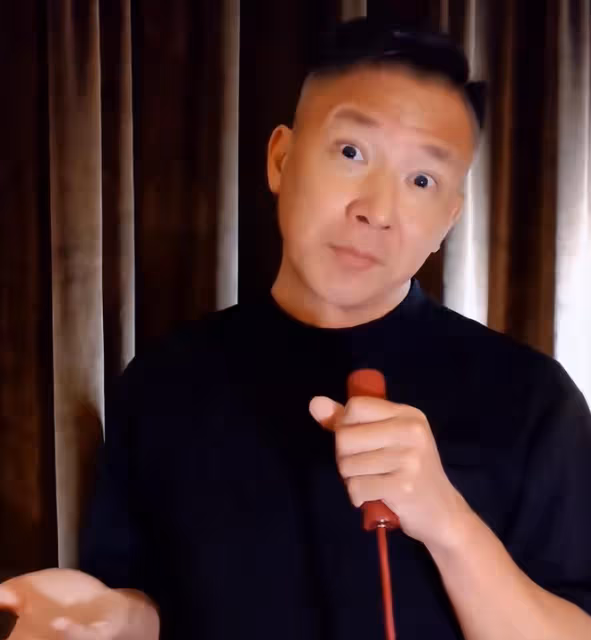 51歲男星劉永健久違現身,被吐槽老到認不出,臉色突變裝作要發怒