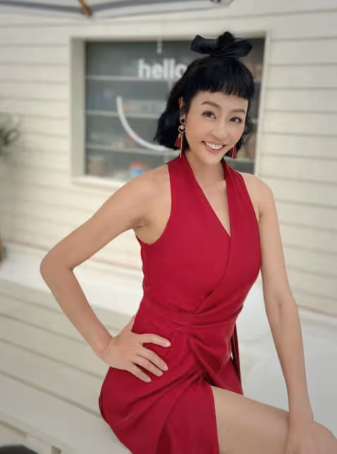 知名歌手癌症去世,47歲癌末女星唐玲現身追思會,情緒失控大哭