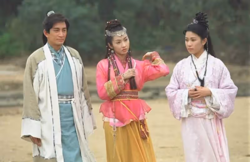 同樣都是演「周芷若」,佘詩曼嬌憨可愛,高圓圓我見猶憐,周海媚版本被金庸稱贊:早知道我就改結局了!