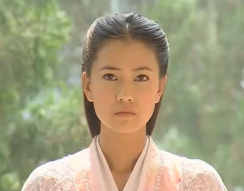同樣都是演「周芷若」,佘詩曼嬌憨可愛,高圓圓我見猶憐,周海媚版本被金庸稱贊:早知道我就改結局了!