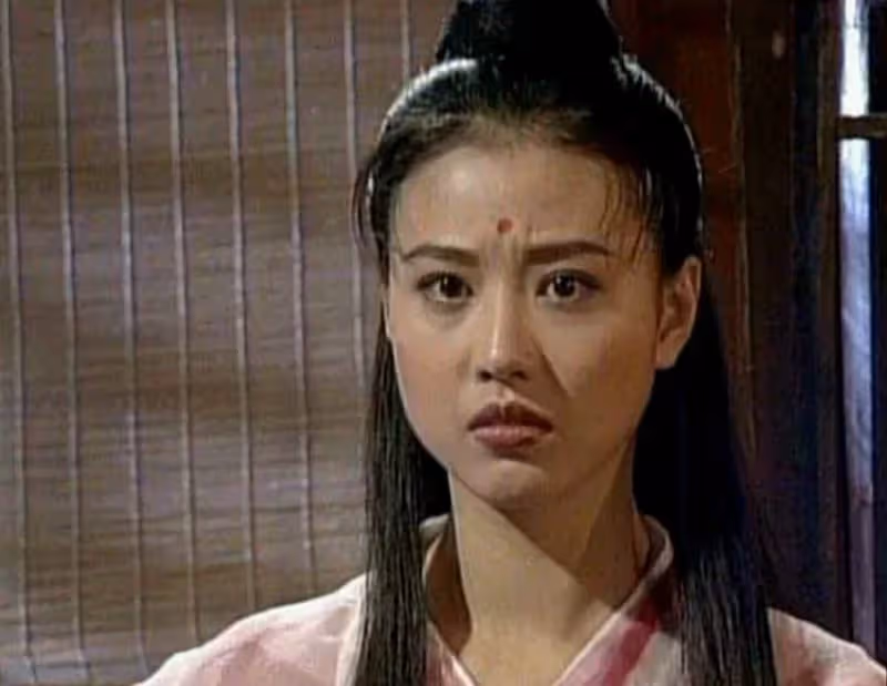 同樣都是演「周芷若」,佘詩曼嬌憨可愛,高圓圓我見猶憐,周海媚版本被金庸稱贊:早知道我就改結局了!