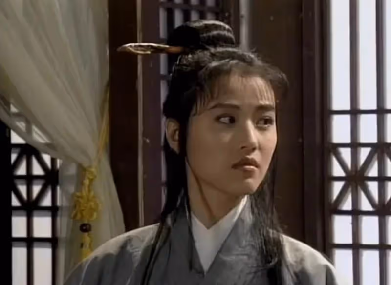 同樣都是演「周芷若」,佘詩曼嬌憨可愛,高圓圓我見猶憐,周海媚版本被金庸稱贊:早知道我就改結局了!